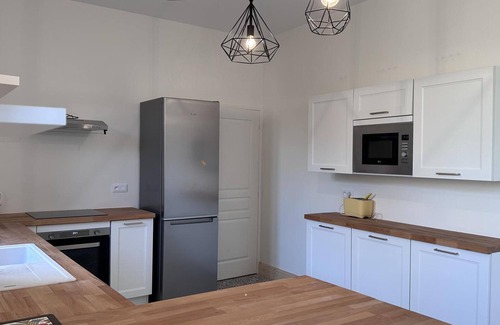 Jaligny-sur-Besbre Cabaña | Encantadora Casa Antigua con Jardín y WiFi, Cerca de Vichy