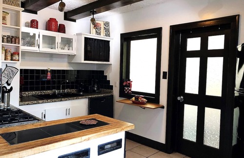 Cleveland Casa | Charming Old Soul Near CLE Clinic Long Term Stay
