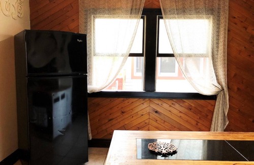 Cleveland Casa | Charming Old Soul Near CLE Clinic Long Term Stay