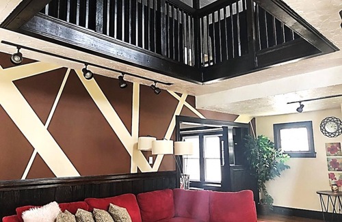 Cleveland Casa | Charming Old Soul Near CLE Clinic Long Term Stay
