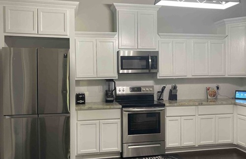 Oaks Historic District Casa | Charming Old Style Cottage. Pet Friendly!