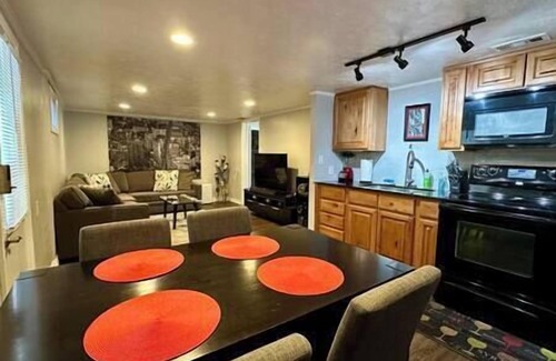 South Salt Lake Apartamento | Charming One Bedroom Mother-in-Law