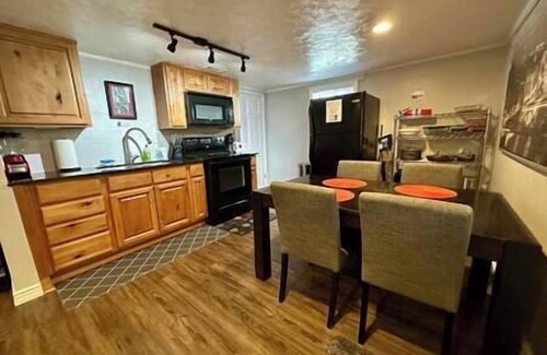South Salt Lake Apartamento | Charming One Bedroom Mother-in-Law