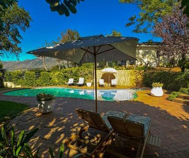 Constantia Casa | Charming one bed with Vineyard & Mountain views