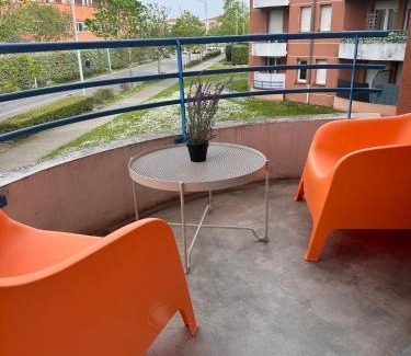 Blagnac Apartamento | Charming one bedroom apartment, - pres des commerces et tram FIBRE wifi, Airbus MEET super location