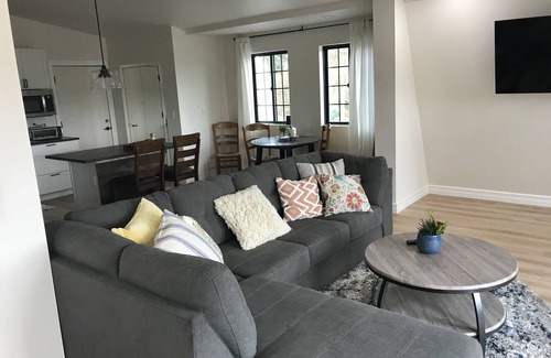 Aurora Apartamento | Charming One-Bedroom Deck Apartment