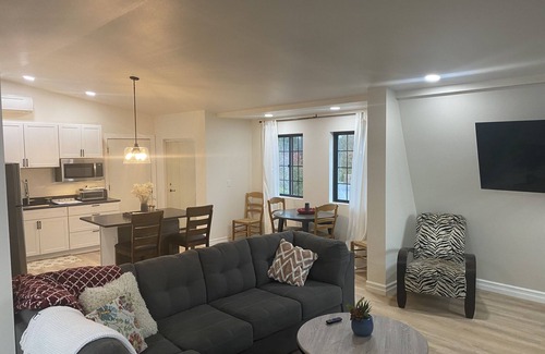 Aurora Apartamento | Charming One-Bedroom Deck Apartment