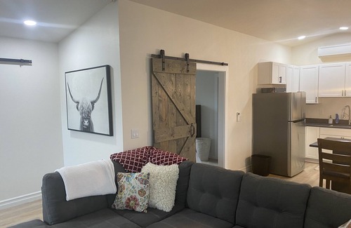 Aurora Apartamento | Charming One-Bedroom Deck Apartment