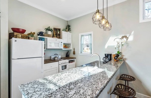 East Riverside Casa | Charming One Bedroom East Riverside Cottage