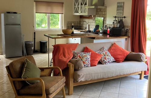 Baneuil Casa | Paz y tranquilidad en Francia. Rústica de un dormitorio casa rural.