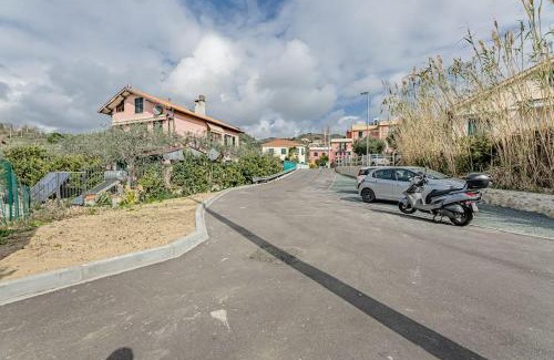 Albisola Superiore Casa | Charming one-floor villa with garden, car parking