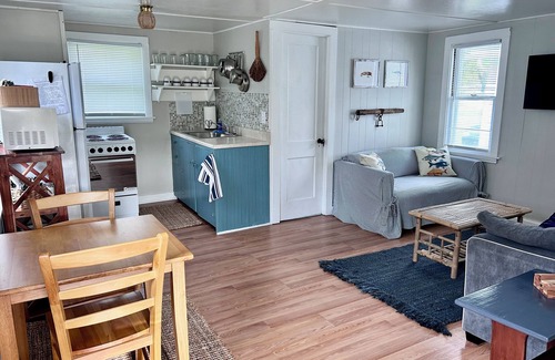 Geneva-on-the-Lake Cabaña | Charming One Bedroom Lake Erie Cottage in Geneva-On-The Lake