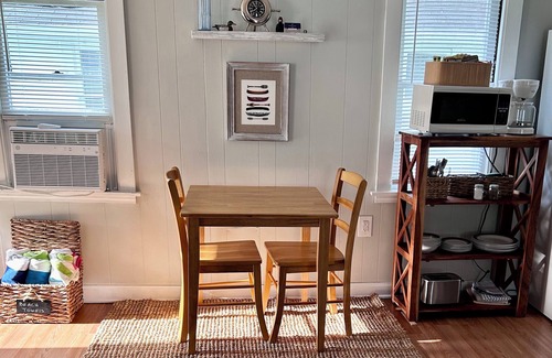 Geneva-on-the-Lake Cabaña | Charming One Bedroom Lake Erie Cottage in Geneva-On-The Lake