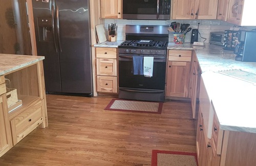 McDonough Casa | Charming open floor plan 3-bedroom house for a comfortable getaway