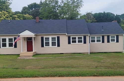 McDonough Casa | Charming open floor plan 3-bedroom house for a comfortable getaway