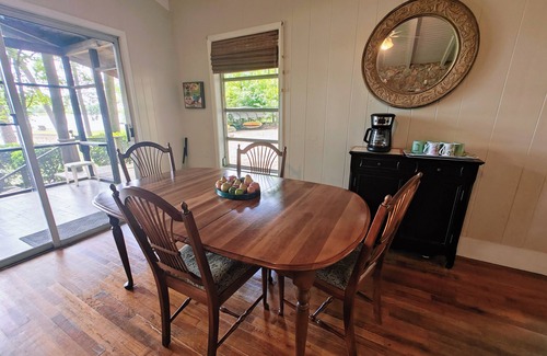 Mayhew Casa | Encantadora cabaña original del lago Norman en excelente ubicación