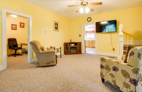 Frontier Casa | Charming Osseo Hideaway w/ Private Deck & Yard!