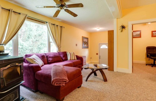 Frontier Casa | Charming Osseo Hideaway w/ Private Deck & Yard!