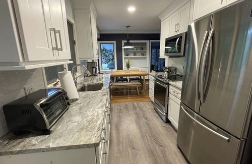 Osterville Casa | Charming Osterville Getaway – Walk to Village & Beach!