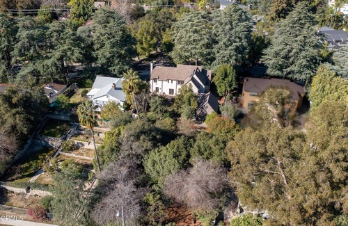 North Central Casa | Charming Pasadena Pre-war Gem