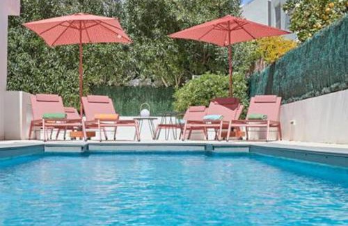 Ciudad de Ibiza Villa | Charming Patio Villa With Private Pool - 6BR - In The Heart of Playa den Bossa - Walk To Ushuaïa, Hi & The Beach!