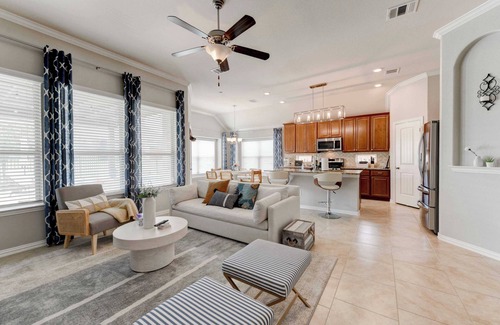 Pflugerville Casa | Charming Peachtree Place: Your Ideal Getaway in Pflugerville Awaits! #41727