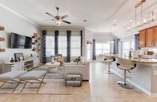Pflugerville Casa | Charming Peachtree Place: Your Ideal Getaway in Pflugerville Awaits! #41727