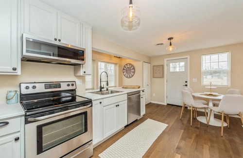 Village of Bloomfield Casa | Charming Pell Lake Home, Close to Lake Geneva!
