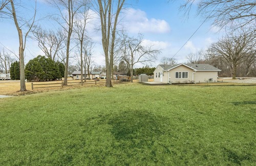 Village of Bloomfield Casa | Charming Pell Lake Home, Close to Lake Geneva!