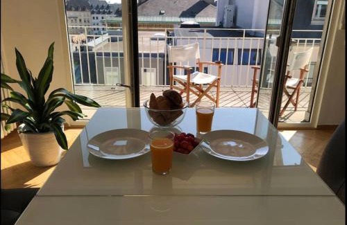 Ville Haute Apartamento | Charming Penthouse in the City Center
