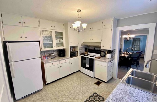 Terre Haute Casa | Charming Pet Friendly Bungalow