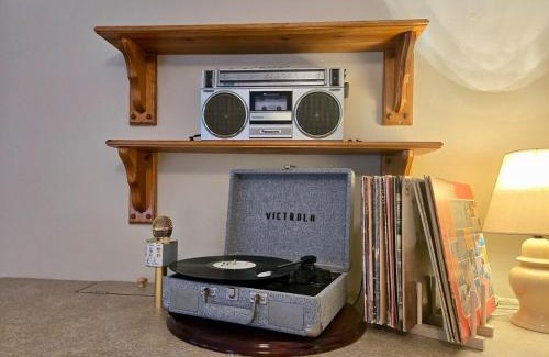 Ferndale Casa | Charming, Pet-friendly Lake front Retreat WiFi