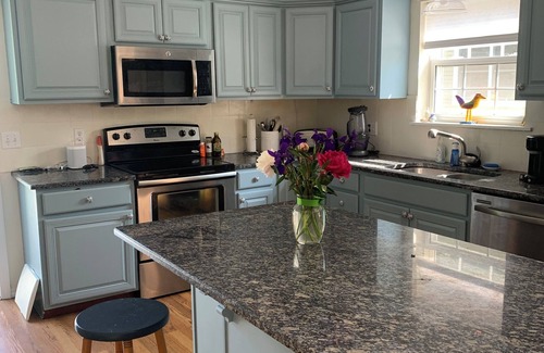 Old Mystic Casa | Charming pet friendly Mystic Cape Cod house.