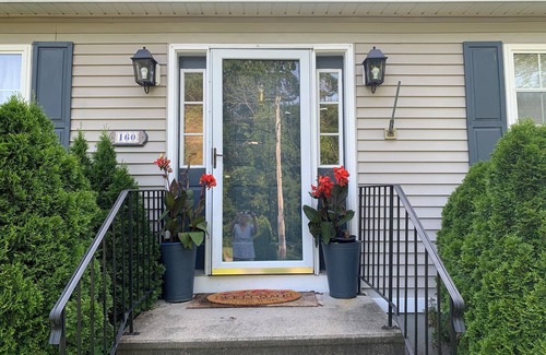 Old Mystic Casa | Charming pet friendly Mystic Cape Cod house.