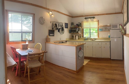 Lexington Cabaña | Charming Pet-Friendly Cottage on Lake Huron
