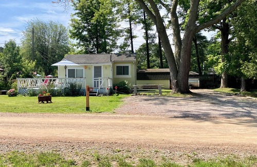 Lexington Cabaña | Charming Pet-Friendly Cottage on Lake Huron