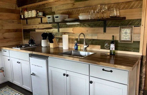 Ringtown Cabina | Charming Pet-Friendly Log Cabin Rental for Relaxing Getaways in Ringtown, Pennsylvania