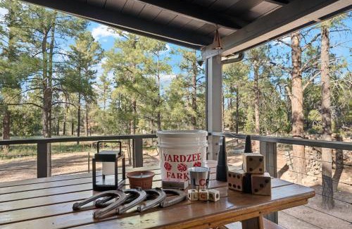Show Low Casa | Charming Pines Cabin with Fireplace and BBQ