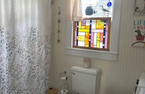 New Bern Cabaña | Pups welcome!! 1 BR with large fenced yard. 3.5 blocks from Downtown New Bern.