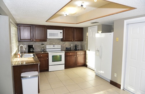 Plano Casa | PROMO 15% WEEKLY/23% MONTHLY DISCOUNT! Cozy Plano Home 3 Beds 2 Baths, Renovated