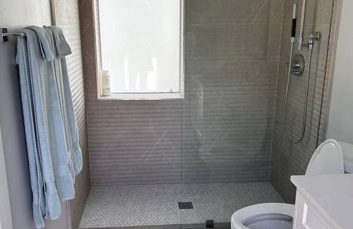 Seven Mile Beach Casa | Charming pool house with AC and WiFi in West Bay.
