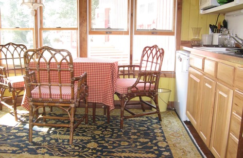 North Stonington Cabaña | Poste con Encanto y Beam Cottage (cerca de Foxwoods)