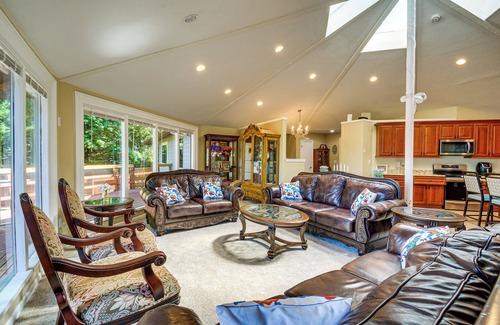 Poulsbo Casa | Charming Poulsbo Retreat: Hood Canal Views!