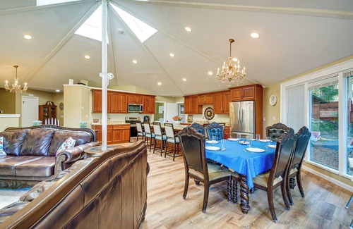 Poulsbo Casa | Charming Poulsbo Retreat: Hood Canal Views!