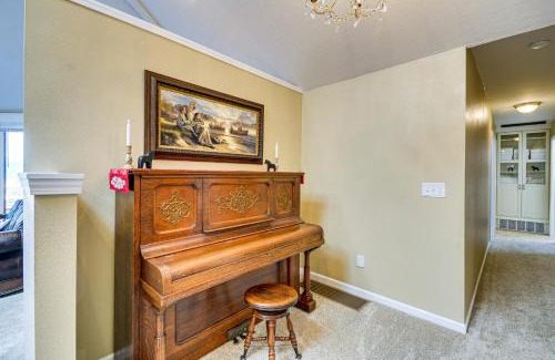 Poulsbo Casa | Charming Poulsbo Retreat Hood Canal Views!