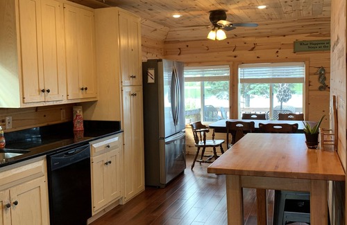Gladwin Cabaña | Encanto Pratt Lake Lakefront 2BR Cottage