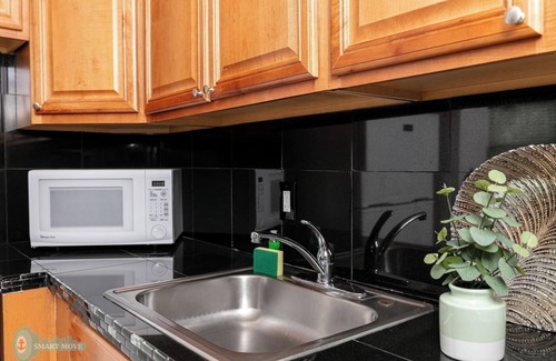 Poinciana Park Apartamento | Charming Private Apartment with Full Kitchen – Perfect Location!