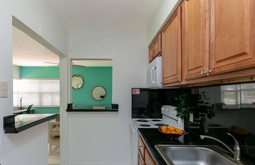 Poinciana Park Apartamento | Charming Private 1 bedroom with Full Kitchen – Perfect Location!