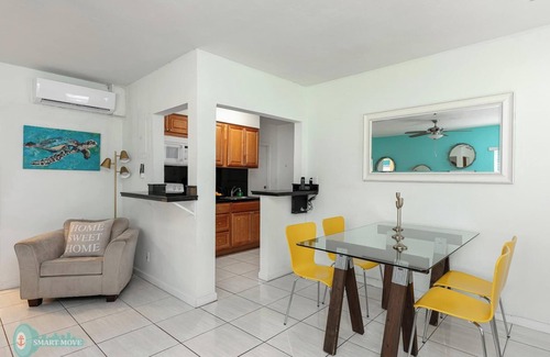 Poinciana Park Apartamento | Charming Private 1 bedroom with Full Kitchen – Perfect Location!