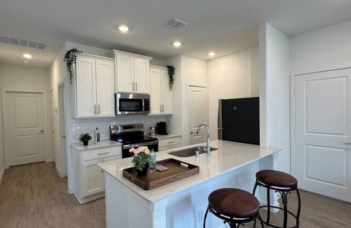 Lincoln Park Casa | Charming PRIVATE 1-bedroom guest house in lovely Little Elm with AC